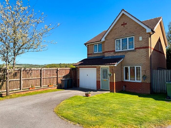 3 Bedroom Detached House For Sale In Briarfield Gardens, Huddersfield, HD5