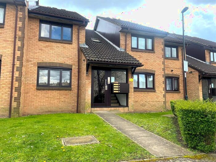 1 Bedroom Flat To Rent In Brocklesby Road, London, SE25