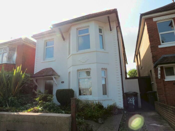6 Bedroom House To Rent In Bedroom House In Bournemouth, BH9