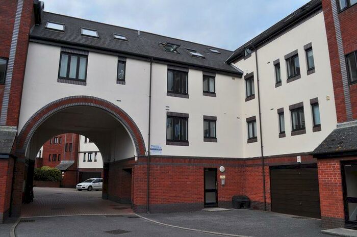 1 Bedroom Flat To Rent In Canalside, EX2