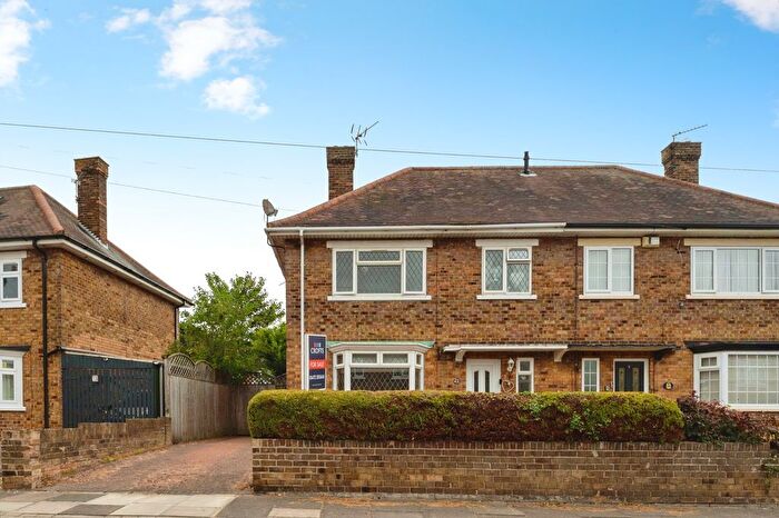 3 Bedroom Semi-Detached House For Sale In Windsor Road, Cleethorpes, DN35