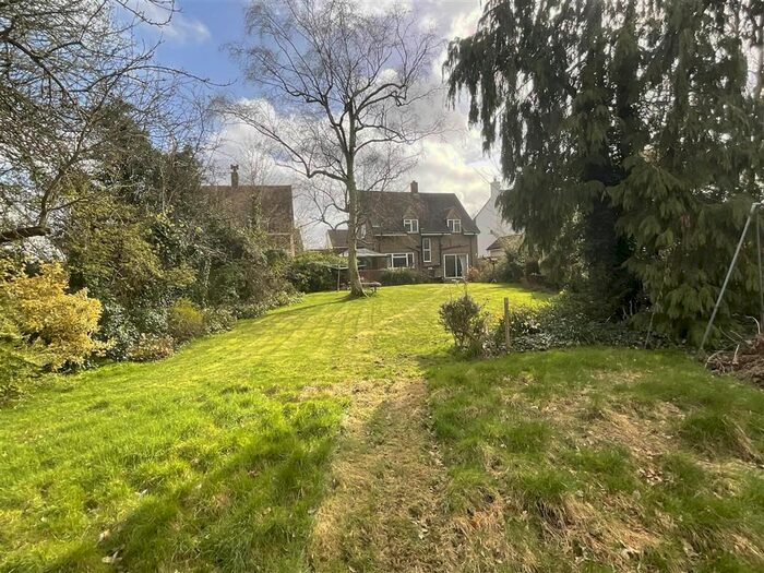 3 Bedroom Detached House For Sale In Lagham Park, South Godstone