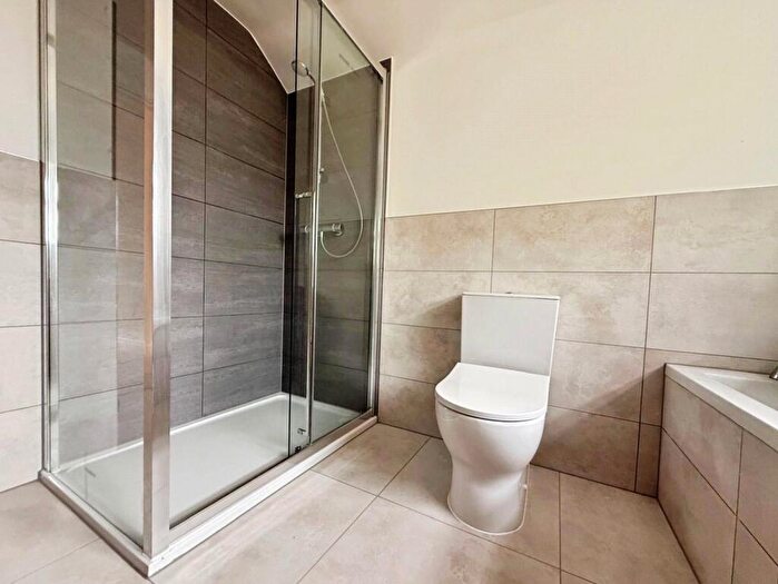 2 Bedroom Detached House For Sale In Shaftesbury Close, Bracknell, Berkshire, RG12
