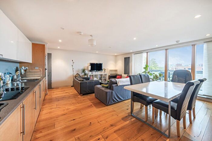 3 Bedroom Flat For Sale In Bermondsey Square, London, SE1