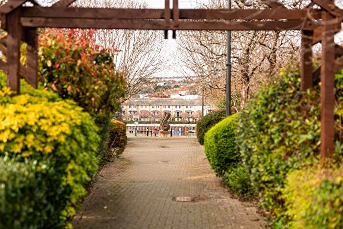 2 Bedroom Maisonette For Sale In Westbrooke Court, Cumberland Close, Bristol, BS1