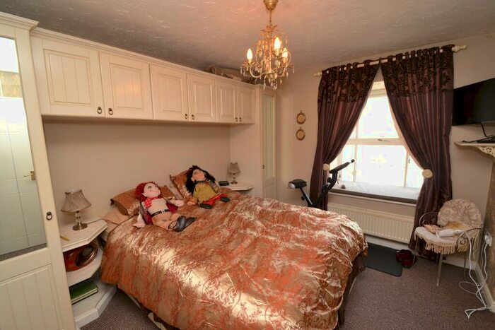 3 Bedroom End Of Terrace House For Sale In The Mistal, Thackley, BD10