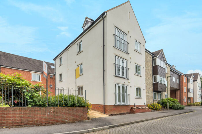 2 Bedroom Apartment To Rent In Linacre Court, Headington, OX3