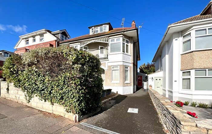 2 Bedroom Flat For Sale In Castlemain Avenue, Southbourne, BH6