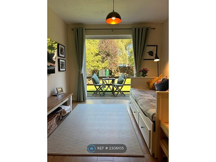 2 Bedroom Flat To Rent In Thurlow Park Road, London, SE21