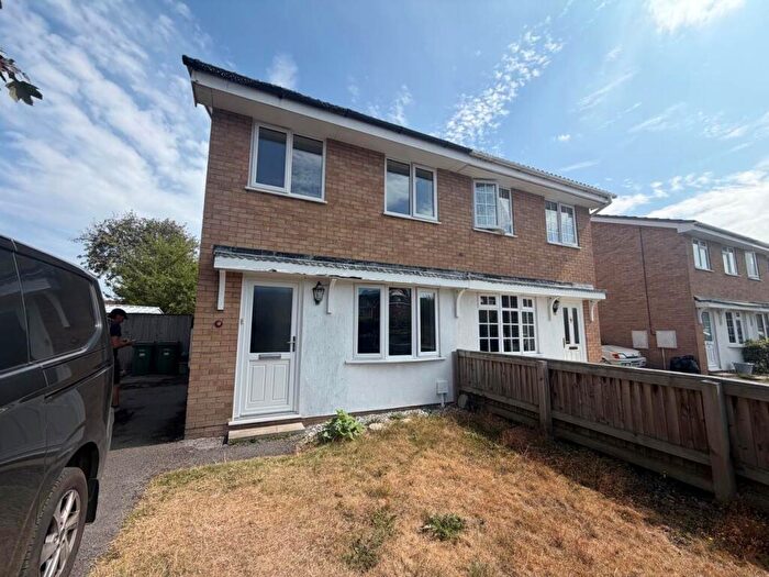 2 Bedroom House To Rent In Meadowbank, Worle, Weston-super-Mare, BS22