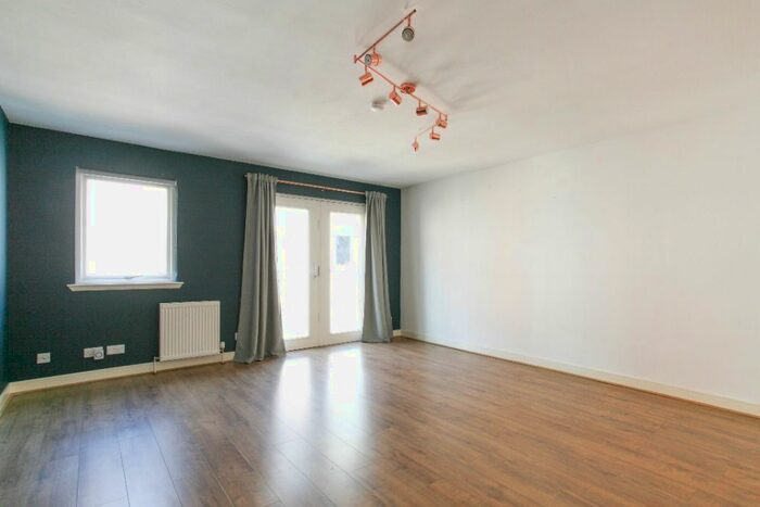 3 Bedroom Town House To Rent In Trafalgar Lane, Bonnington, Edinburgh, EH6