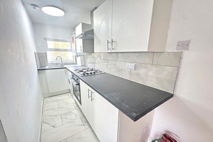 2 Bedroom Flat To Rent In Braemar Road, London, E13