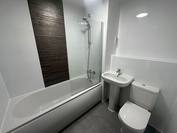 2 Bedroom Flat To Rent In Fowler Road, Aylesbury, HP19