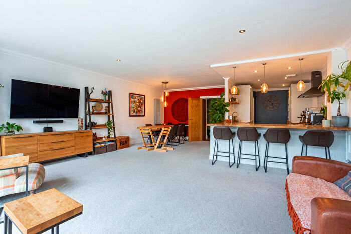 2 Bedroom Flat To Rent In Creek House, Narrow Street, Tower Hamlets, London, E14