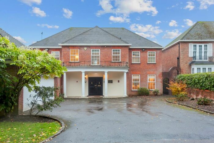 6 Bedroom Detached House To Rent In The Spinney Barnet, EN5