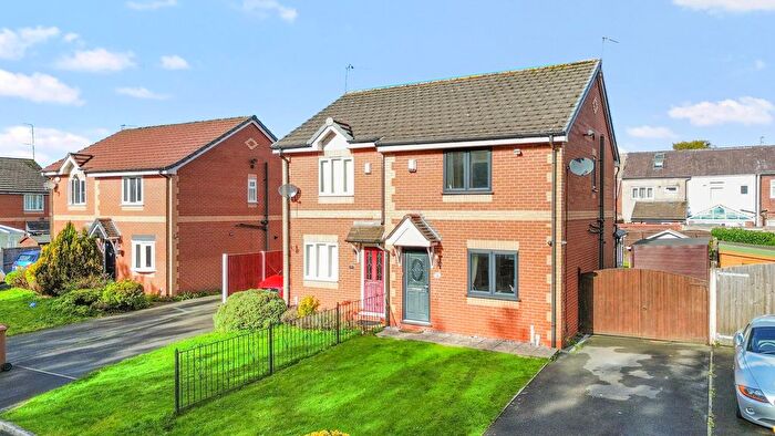 3 Bedroom Semi-Detached House For Sale In Oakthorn Grove, Haydock, WA11