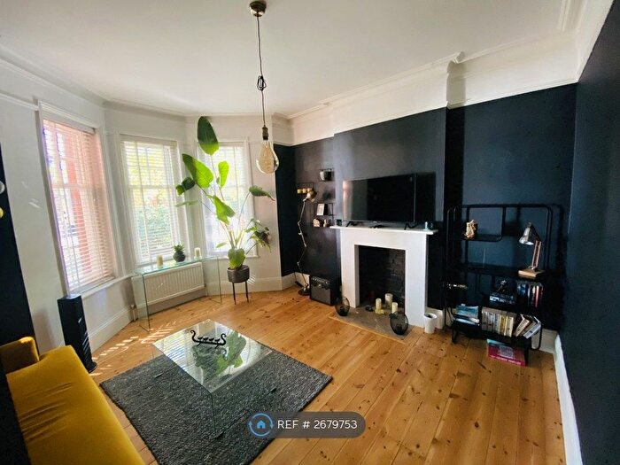 2 Bedroom Flat To Rent In Mount Nod Road, London, SW16