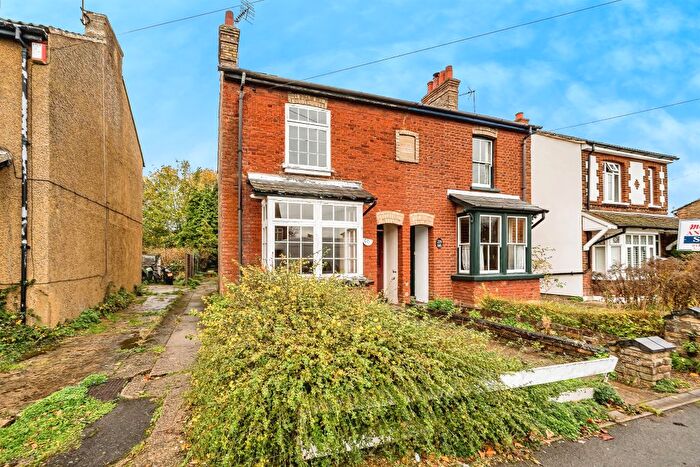 3 Bedroom Semi Detached House For Sale In Plantation Road, Leighton Buzzard, LU7