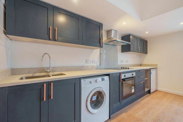 2 Bedroom Flat To Rent In Kings Street, Maidstone, ME14