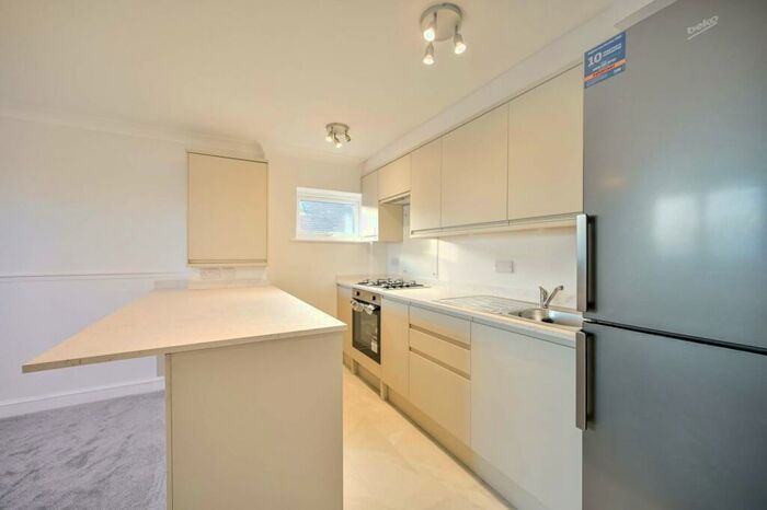 2 Bedroom Flat To Rent In Galsworthy Road, Kingston Hill, Kingston Upon Thames, KT2