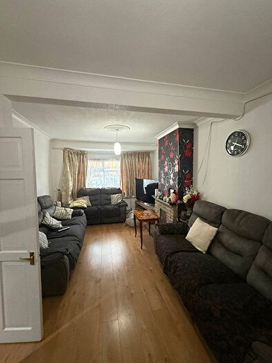 4 Bedroom Terraced House To Rent In Rosslyn Avenue, Dagenham, Essex, RM8