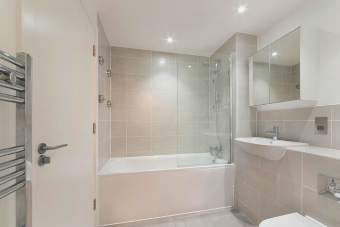 2 Bedroom Apartment To Rent In Millet Place, Pontoon Dock London, E16