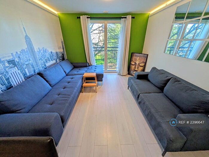 2 Bedroom Flat To Rent In Squires Court, Bristol, BS3