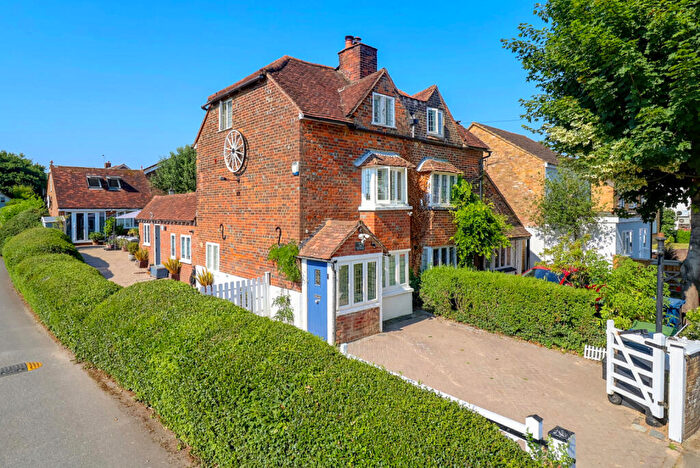 2 Bedroom Link Detached House For Sale In White Lion Road, Amersham, Buckinghamshire, HP7