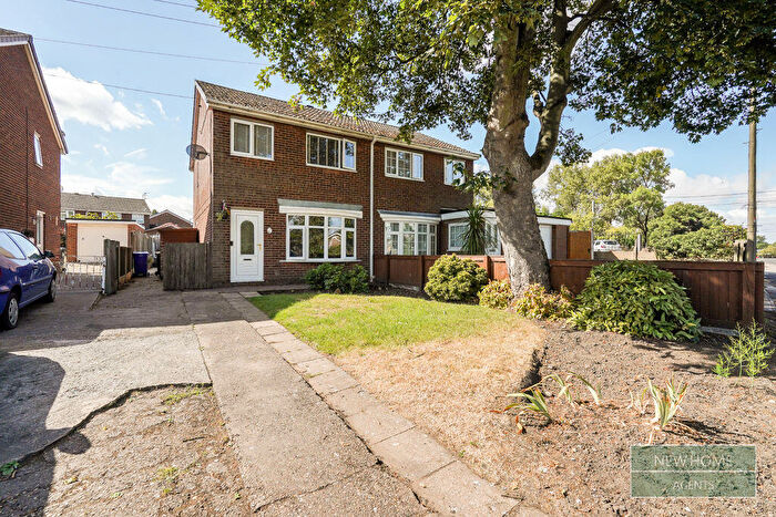 3 Bedroom Semi Detached House For Sale In Station Road, Rossington, Doncaster, DN11