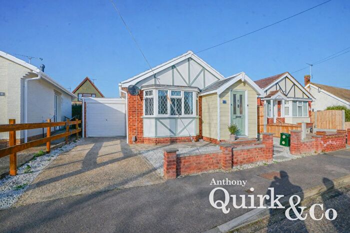 1 Bedroom Detached Bungalow For Sale In Delfzul Road, Canvey Island, SS8