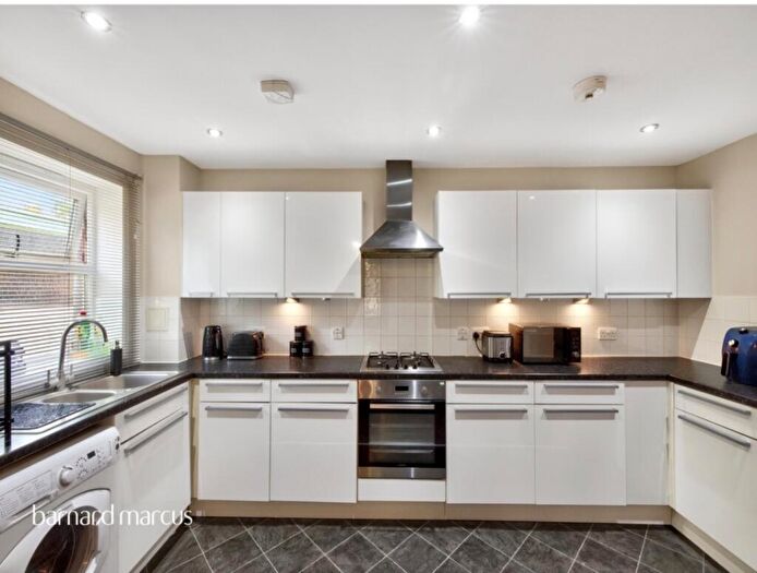 2 Bedroom Flat For Sale In Beaumaris Gardens, London, SE19