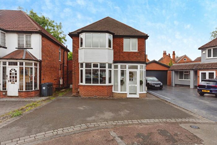 3 Bedroom Detached House For Sale In Beeches Avenue, Birmingham, B27