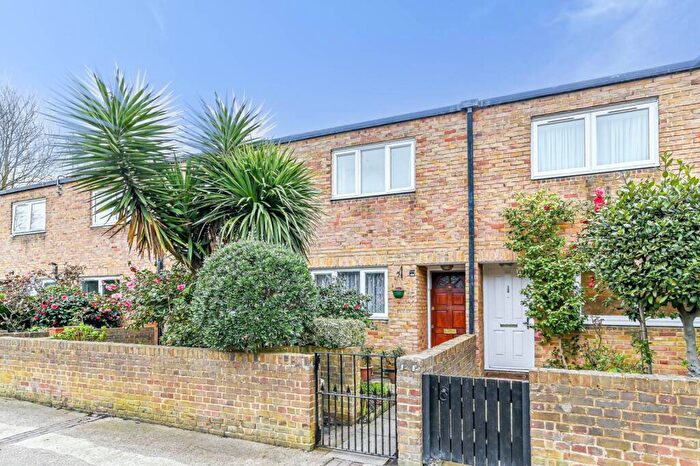 2 Bedroom Terraced House To Rent In Wynter Street, Battersea, London, SW11