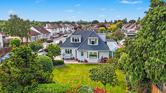 5 Bedroom Detached House For Sale In Cedar Avenue, Christchurch, BH23