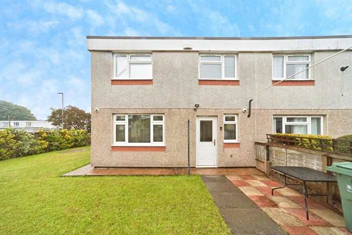 3 Bedroom End Of Terrace House For Sale In Red Hall Chase, Leeds, LS14