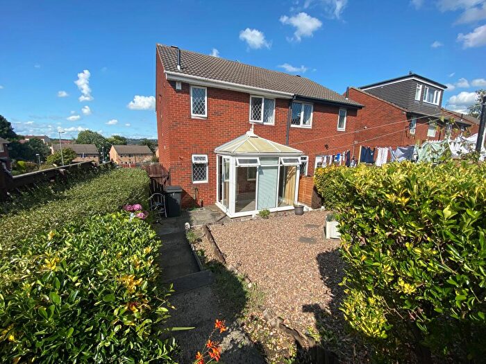 2 Bedroom House To Rent In Wellington Gardens, Leeds, LS13