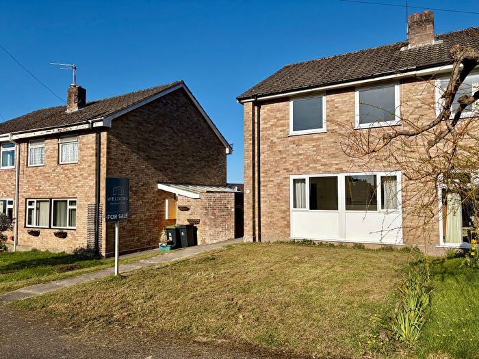 3 Bedroom Semi-Detached House For Sale In Castle Hill Close, Shaftesbury - No Onward Chain, SP7