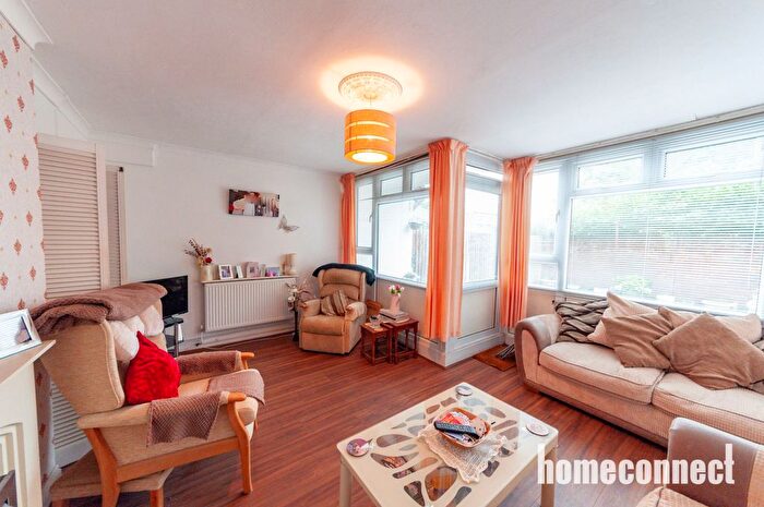 3 Bedroom Flat For Sale In Carron Close, London, E14