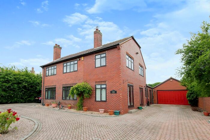 4 Bedroom Detached House For Sale In Sutton Lane, Sutton, Knottingley, WF11