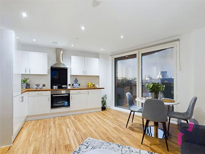 2 Bedroom Flat To Rent In Manchester Waters, Pomona Strand, Old Trafford, M16