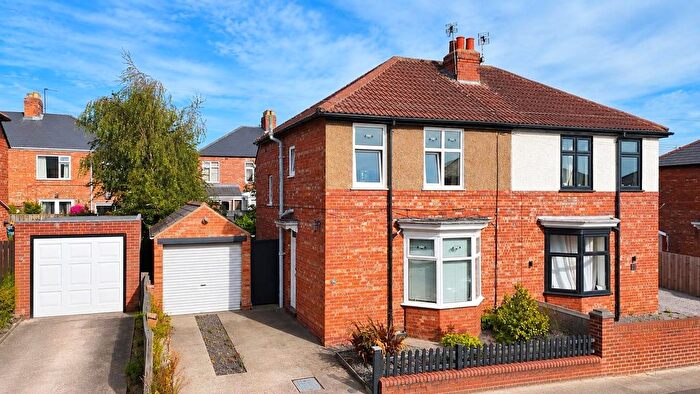 3 Bedroom Semi-Detached House For Sale In Garthlands Road, Darlington, DL3