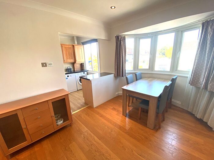 2 Bedroom Flat To Rent In Woodville Road, London, NW11