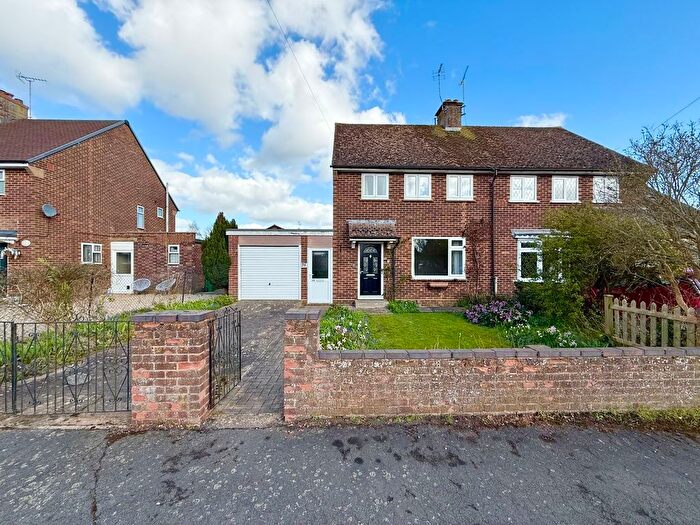 3 Bedroom Semi Detached House For Sale In Moorhills Crescent, Wing, LU7