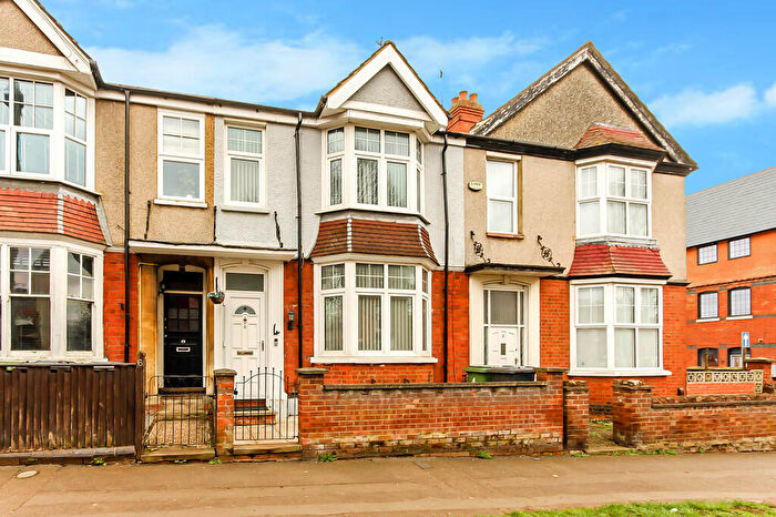 3 Bedroom Terraced House To Rent In Finedon Road, Wellingborough, NN8