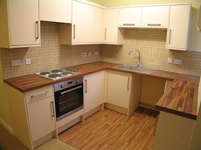 2 Bedroom Flat To Rent In High Street, Lee-On-The-Solent, PO13