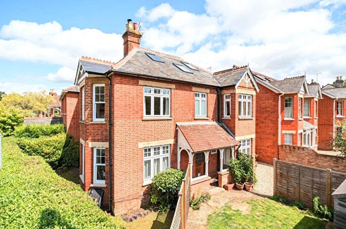 2 Bedroom Maisonette For Sale In The Corner House, Chobham Road, Horsell, Surrey, GU21