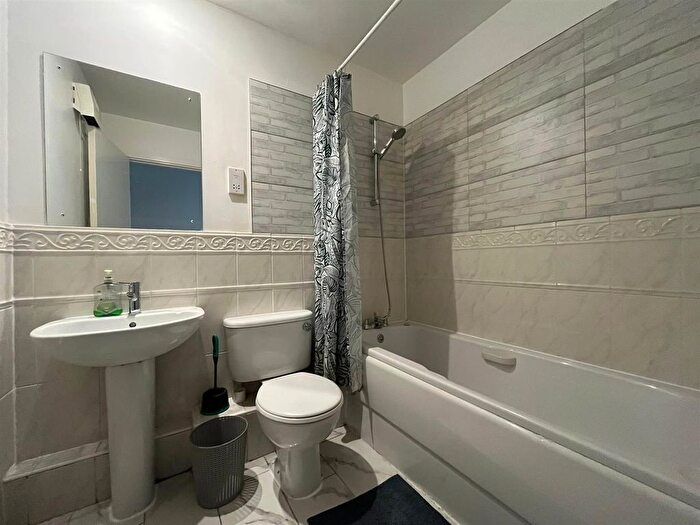 2 Bedroom Flat To Rent In City Heights, Victoria Bridge Street, Salford, M3