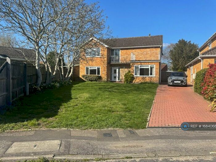 4 Bedroom Detached House To Rent In Flackwell Heath, Flackwell Heath, High Wycombe, HP10