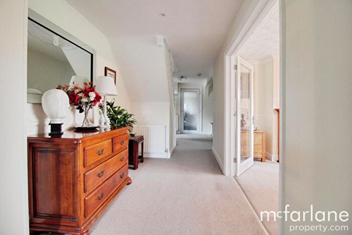 6 Bedroom Detached House For Sale In Uffcott, Swindon, SN4