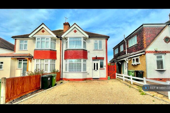 3 Bedroom Semi-Detached House To Rent In Ewell By-Pass, Epsom, KT17